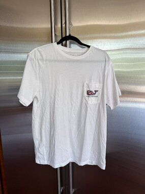VINEYARD VINES, SHORT SLEEVE SHIRT, SIZE SMALL, SPORTS & STICKERS